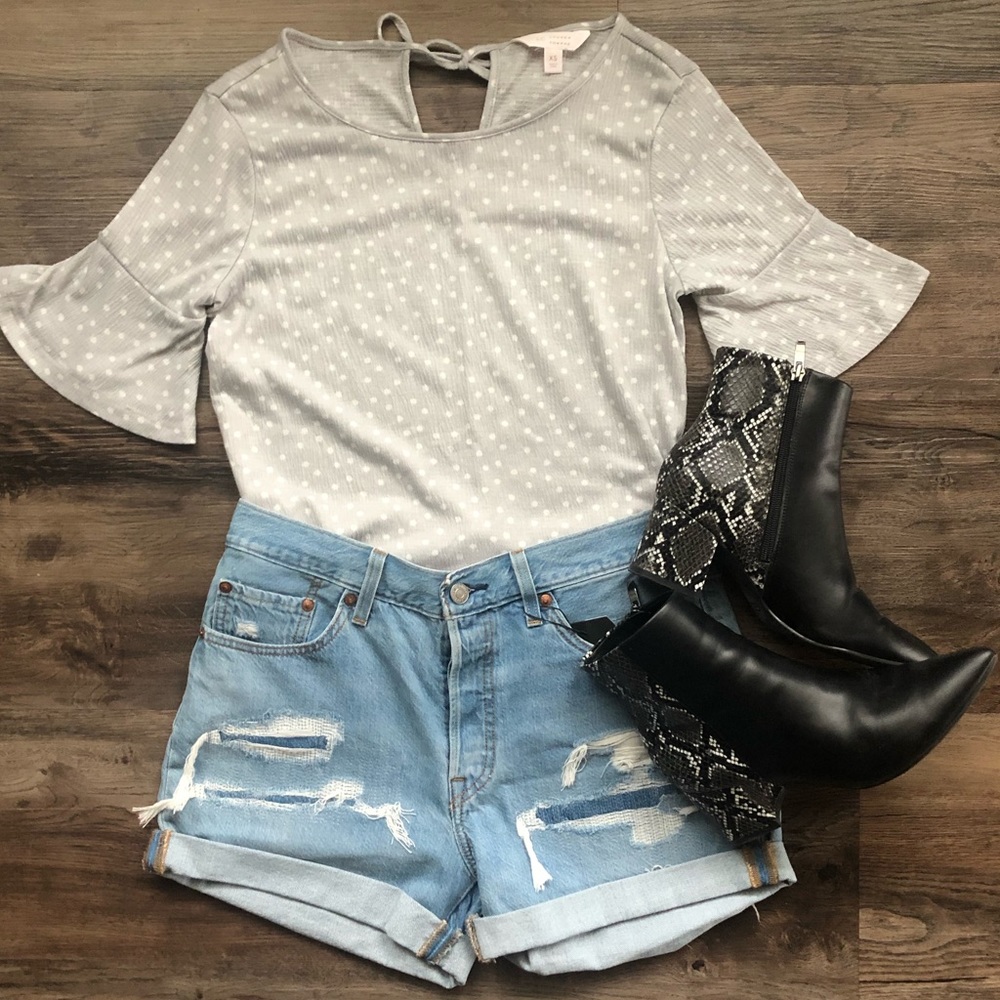 New Lauren Conrad Gray Short Sleeve Ruffle Top